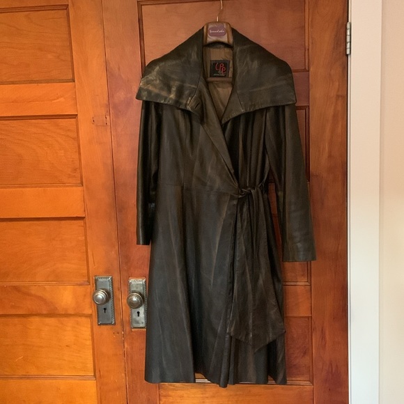 Beautiful and unusual long leather jacket - Picture 5 of 11